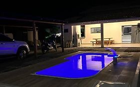 Casa alto padrão e piscina privativa em Guaratiba